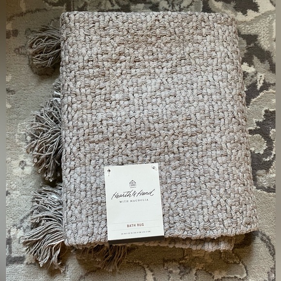 Hearth & Hand Textured Gray Bath Rug With Tassels
Size 20x32” - Picture 5 of 5